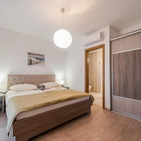 Dalmacija Vi Villa