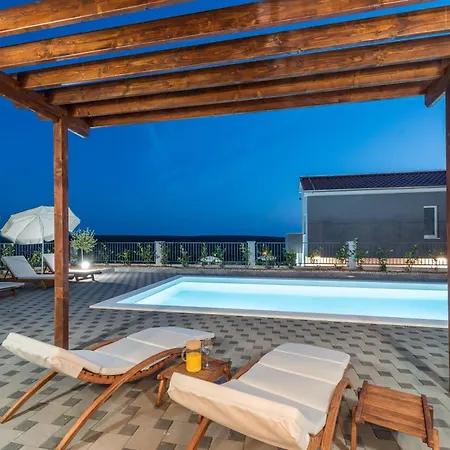 Dalmacija Vi Villa *