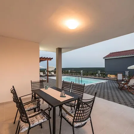 Dalmacija Vi Villa *